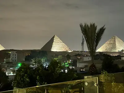 ريجنت بيراميدز فيو